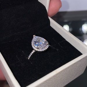 Pandora Sparkling Teardrop Halo ring 💍✨